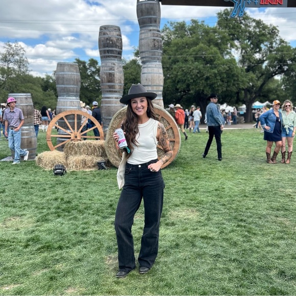 Meet your Posher, Brittany - Picture 1 of 1